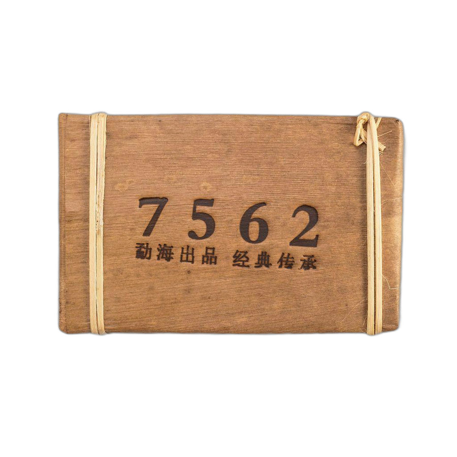 Шу пуэр Плитка №7562 в бамбуковом листе, 230-250г